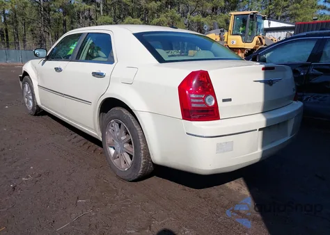 2010 Chrysler 300 Touring/Signature Series from USA, damaged, VIN 2C3CK5CV1AH331389